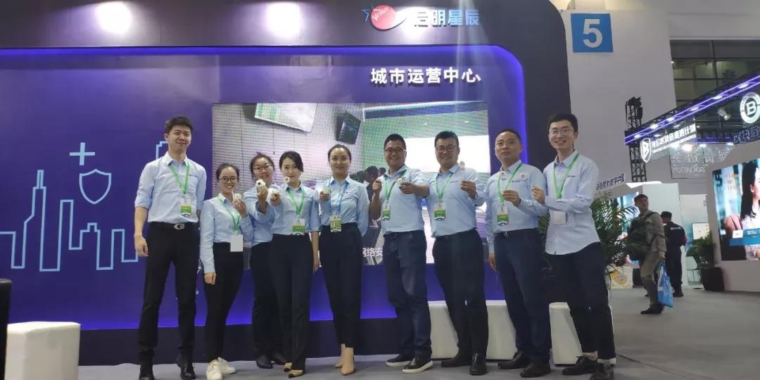 集美貌和才华于一体的领航国际小伙伴们